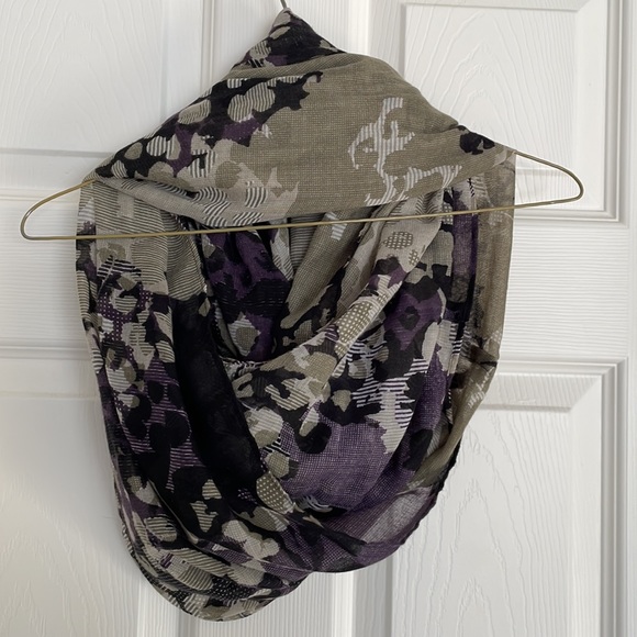 Purple patterned infinity scarf - Picture 2 of 6